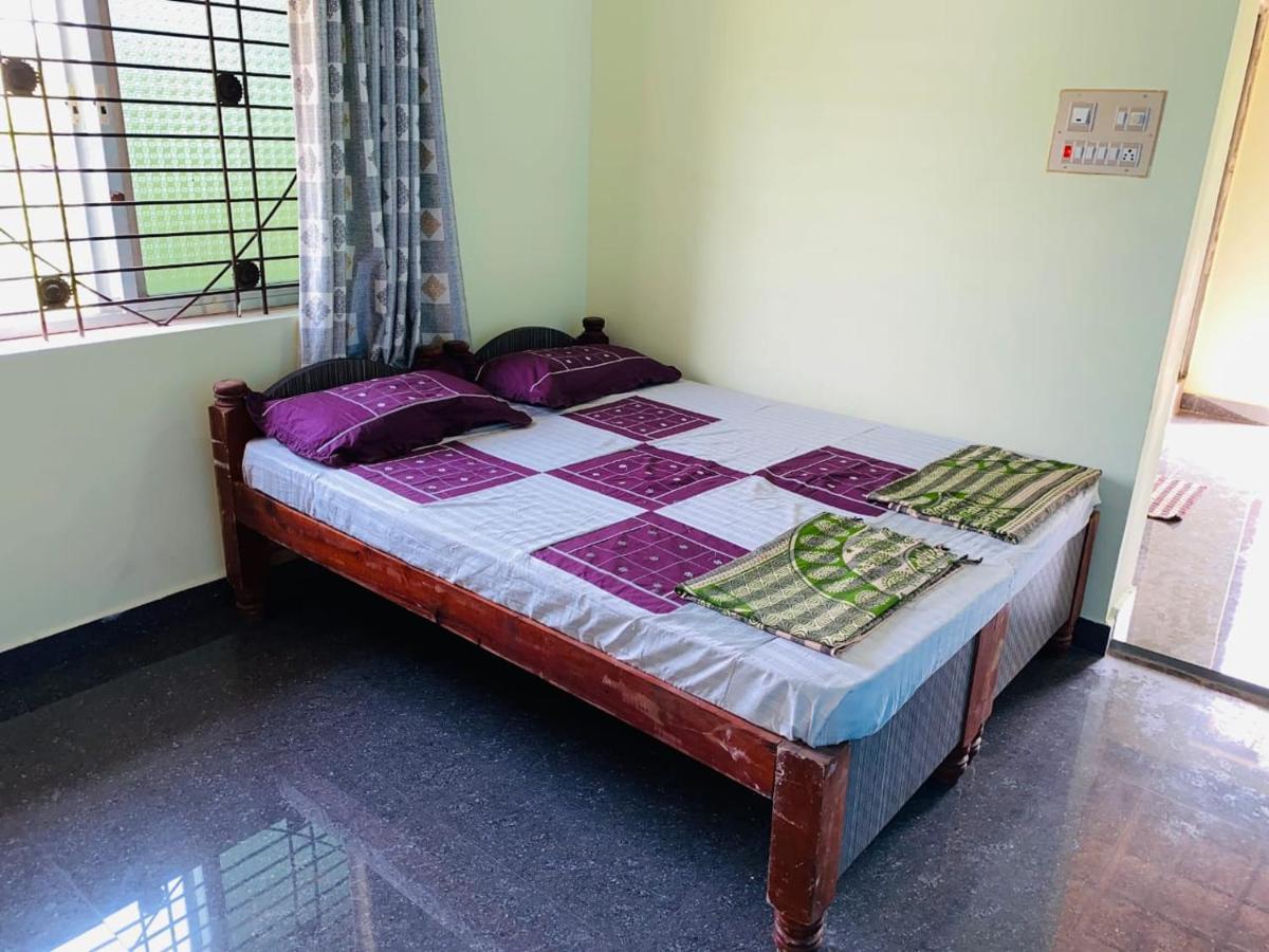 Prajwal Home Stay Hampi Værelse billede