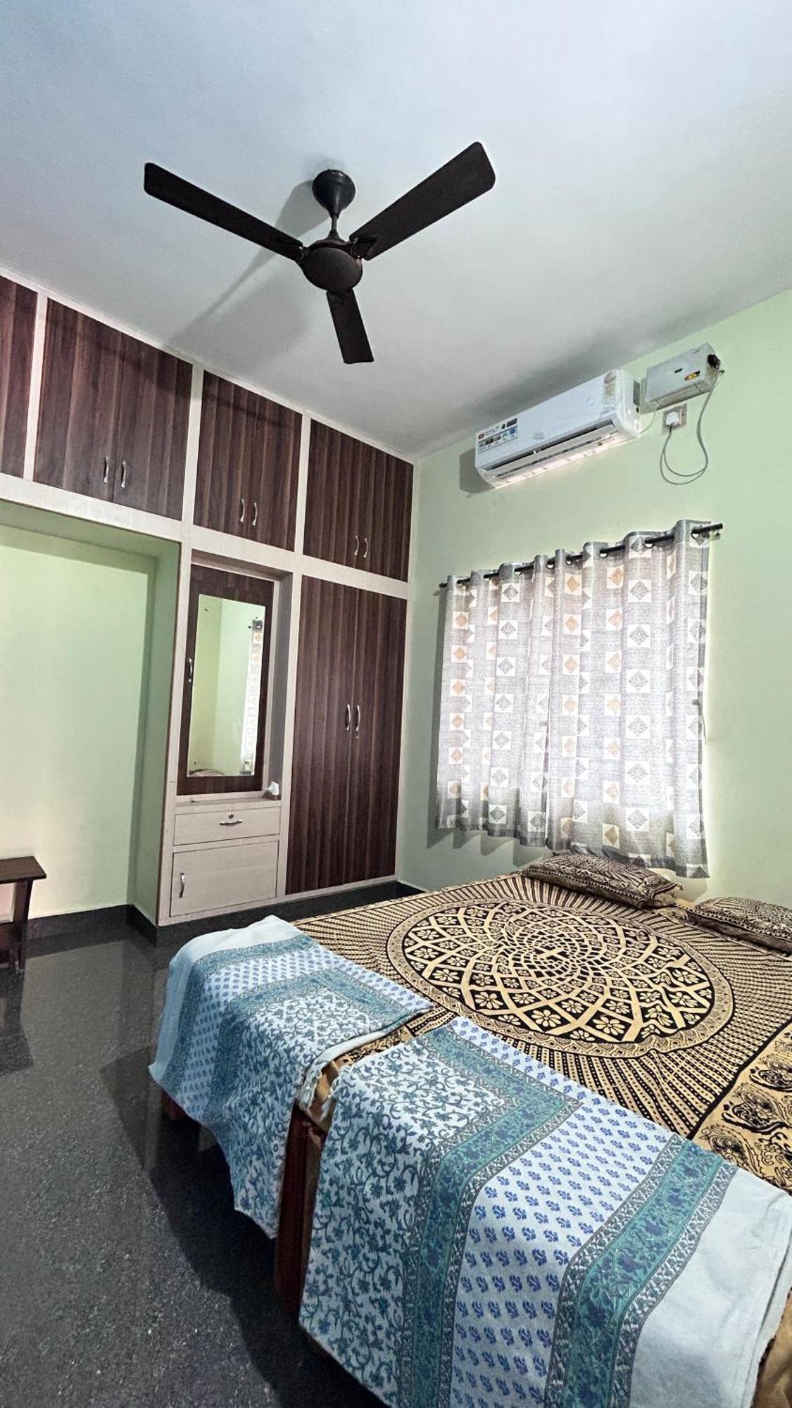 Prajwal Home Stay Hampi Værelse billede